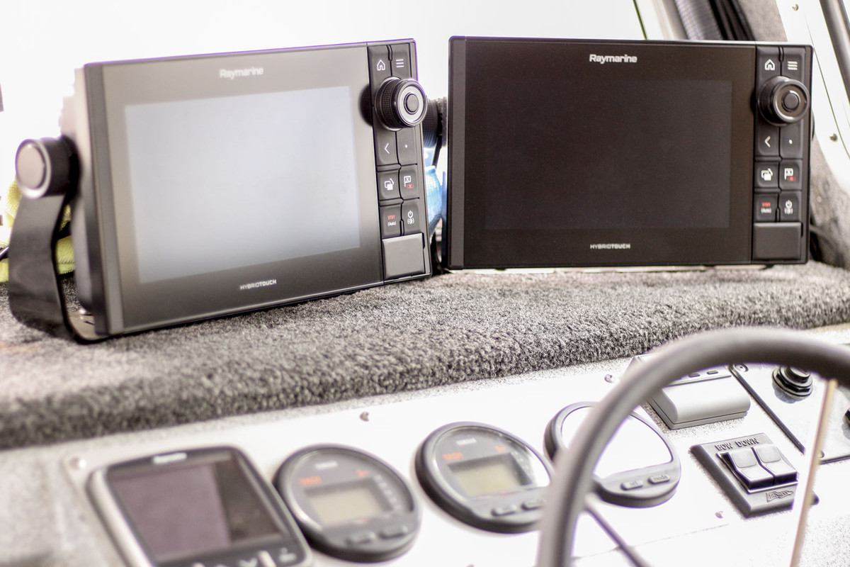 Raymarine Chartplotter Screens on Boat Dash Raymarine Chartplotter Screens on Boat Dash