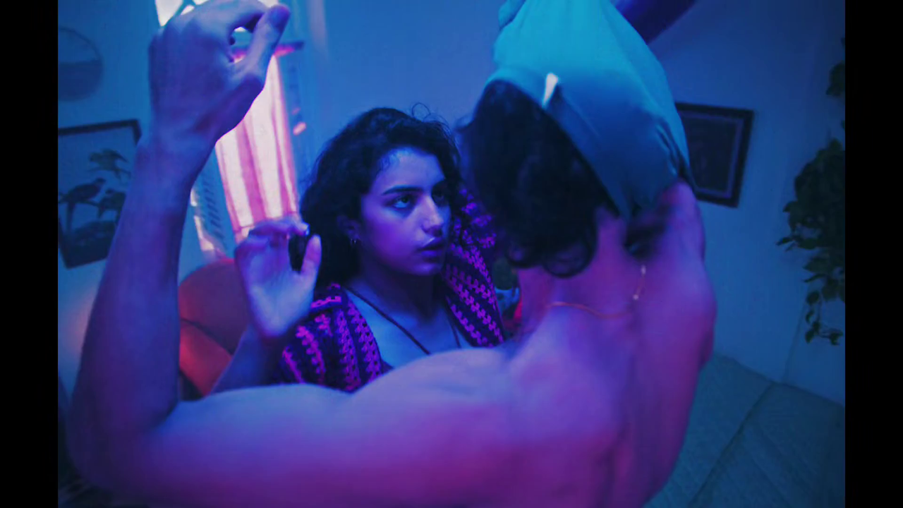 [Image: vlcsnap-2025-12-21-22h13m09s702.png]