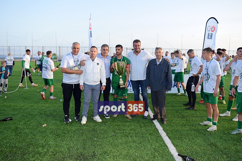 , &Tau;&omicron; &phi;&omega;&tau;&omicron;&rho;&epsilon;&pi;&omicron;&rho;&tau;ά&zeta; &tau;&omicron;&upsilon; &tau;&epsilon;&lambda;&iota;&kappa;&omicron;ύ &Epsilon;&rho;ά&nu;&eta;-&Pi;&alpha;&nu;&theta;&omicron;&upsilon;&rho;&iota;&alpha;&kappa;ό&sigmaf; (&phi;&omega;&tau;&omicron;)