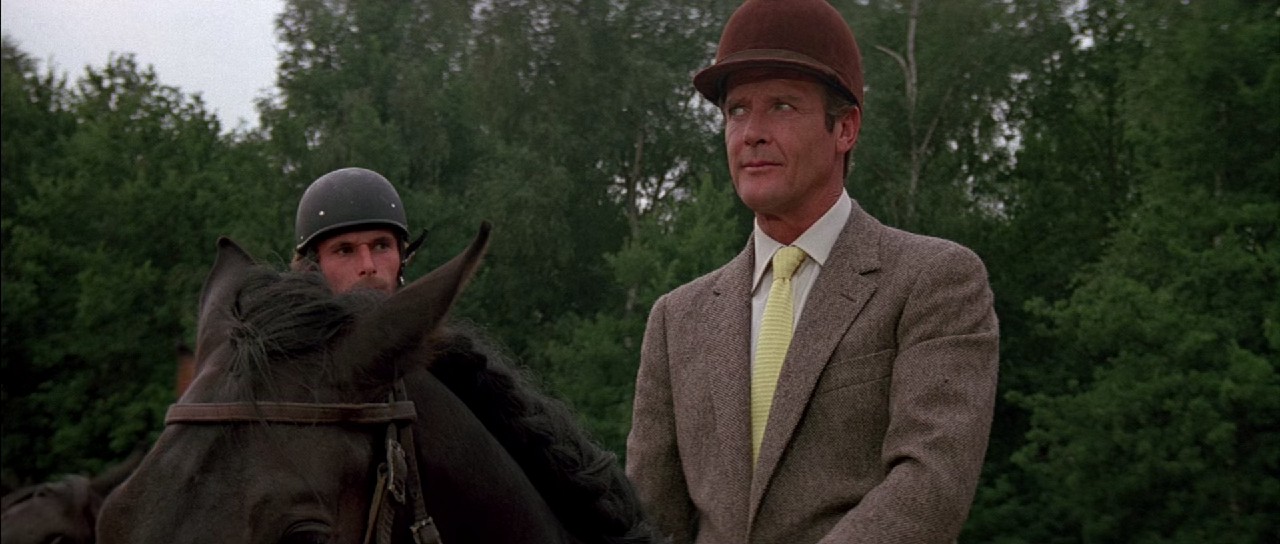 A-View-to-a-Kill-1985-Blu-Ray-Hindi-English-1080p-10bit-x265-HEVC-DDP-5-1-ESub-mkv-0002