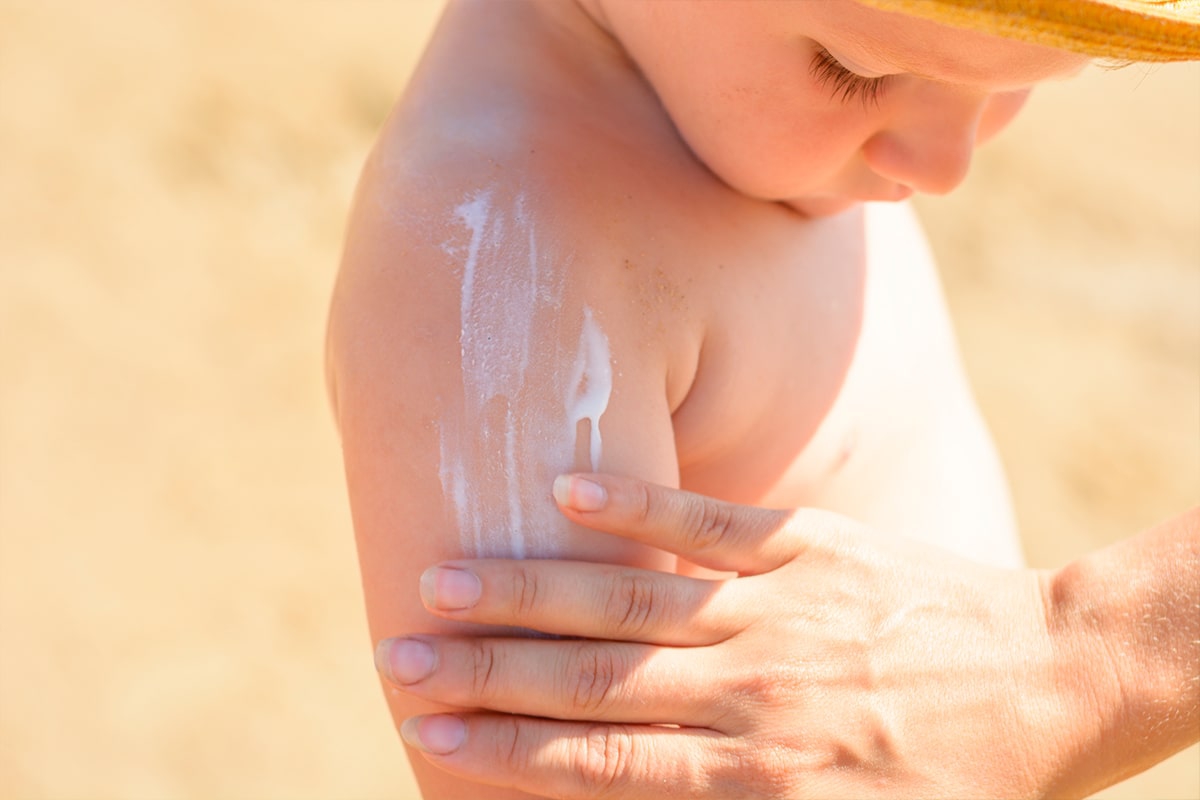 ¿Es lo mismo leche solar que crema solar? Académie nos lo explica