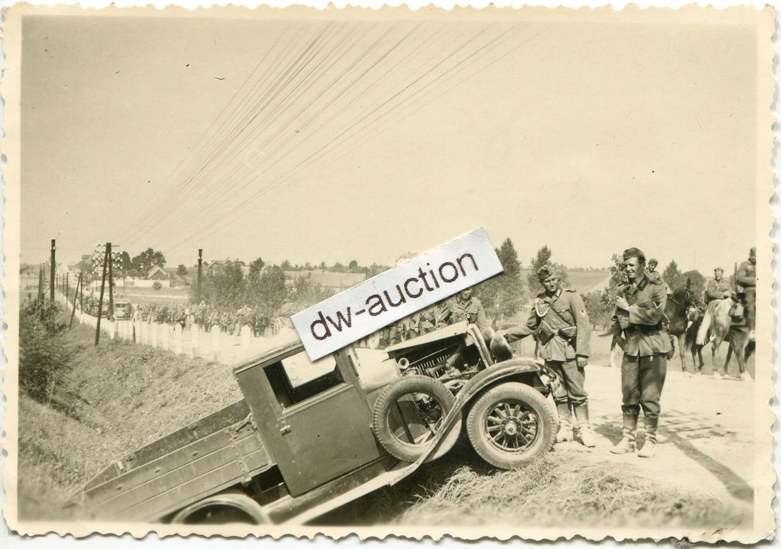 Polen , zerstörtes Fahrzeug bei Tarnow