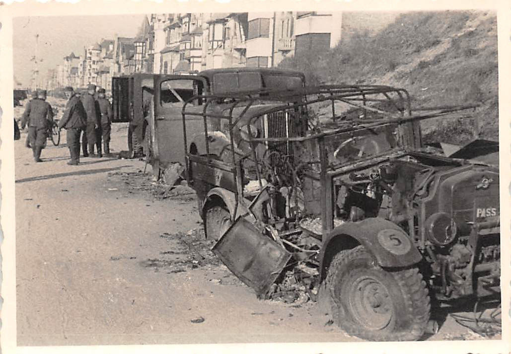 Zerschossener engl. LKW Morris CDSW Dünkirchen F