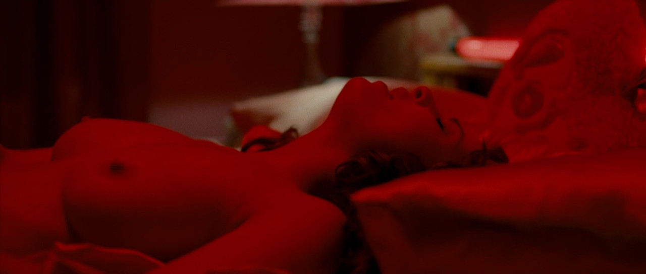 Violante.Placido_The.American.00_01_44_10.Still010