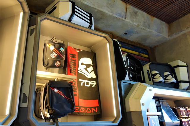 DOCKING BAY 9: 509th Legion - First Order - DISNEYLAND ~ STAR WARS: GALAXY'S EDGE, LA GUIA (7)
