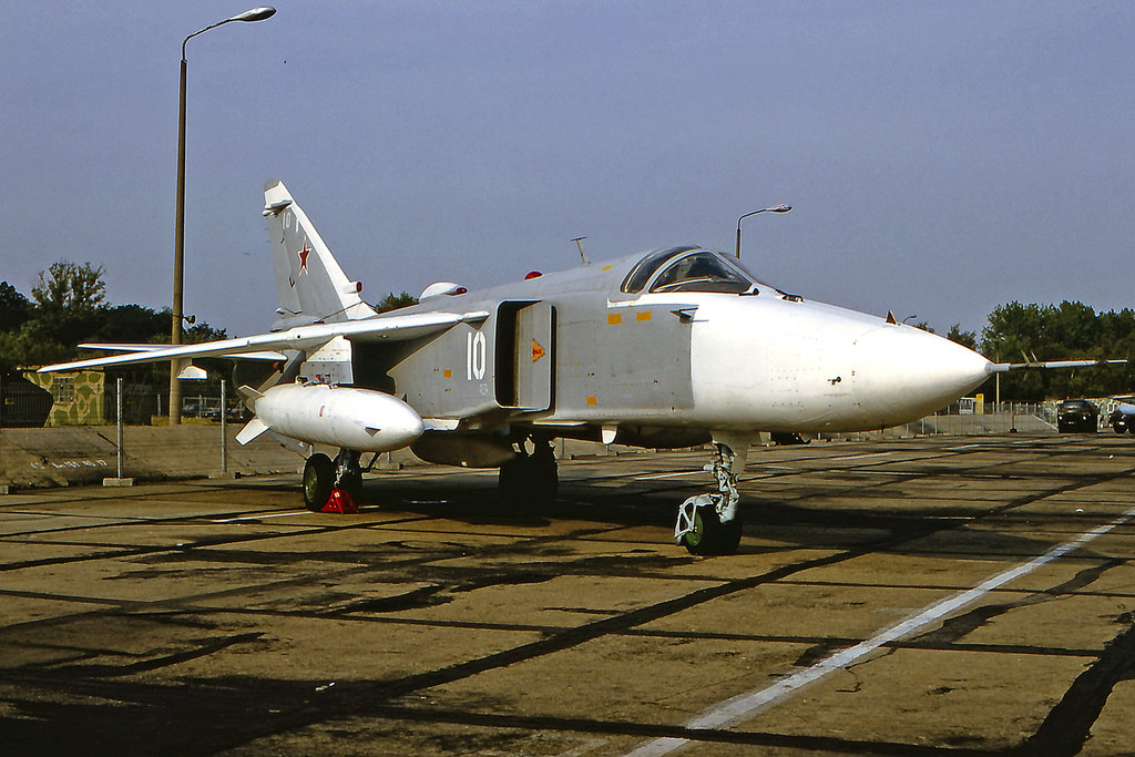 11 ORAP Su-24MR 10 White_0515320_Welzow. Damgarten. Aug. 1992. (3)