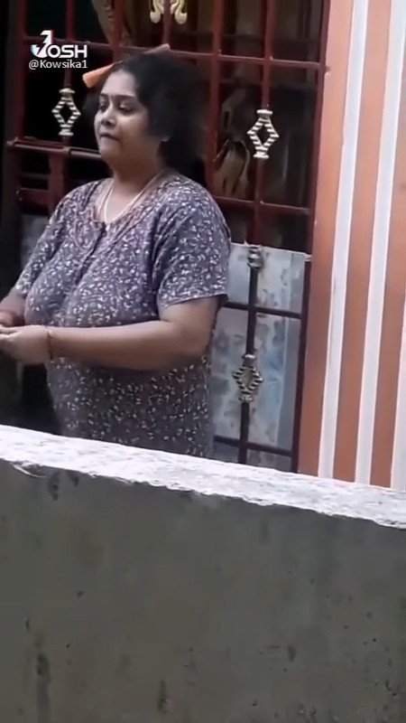 Tamil Huge Dusky Busty Aunty Huge Tits hanging in nigtie.mp4_snapshot_00.04.874