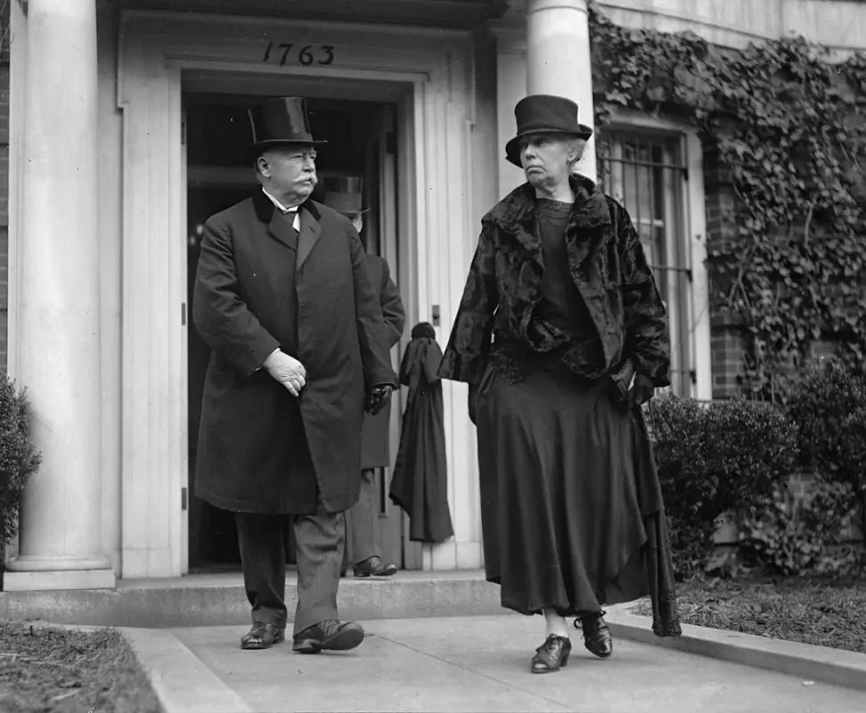 december-11th-1924-william-howard-taft-his-wife-at-the-v0-du5vv9omm86e1