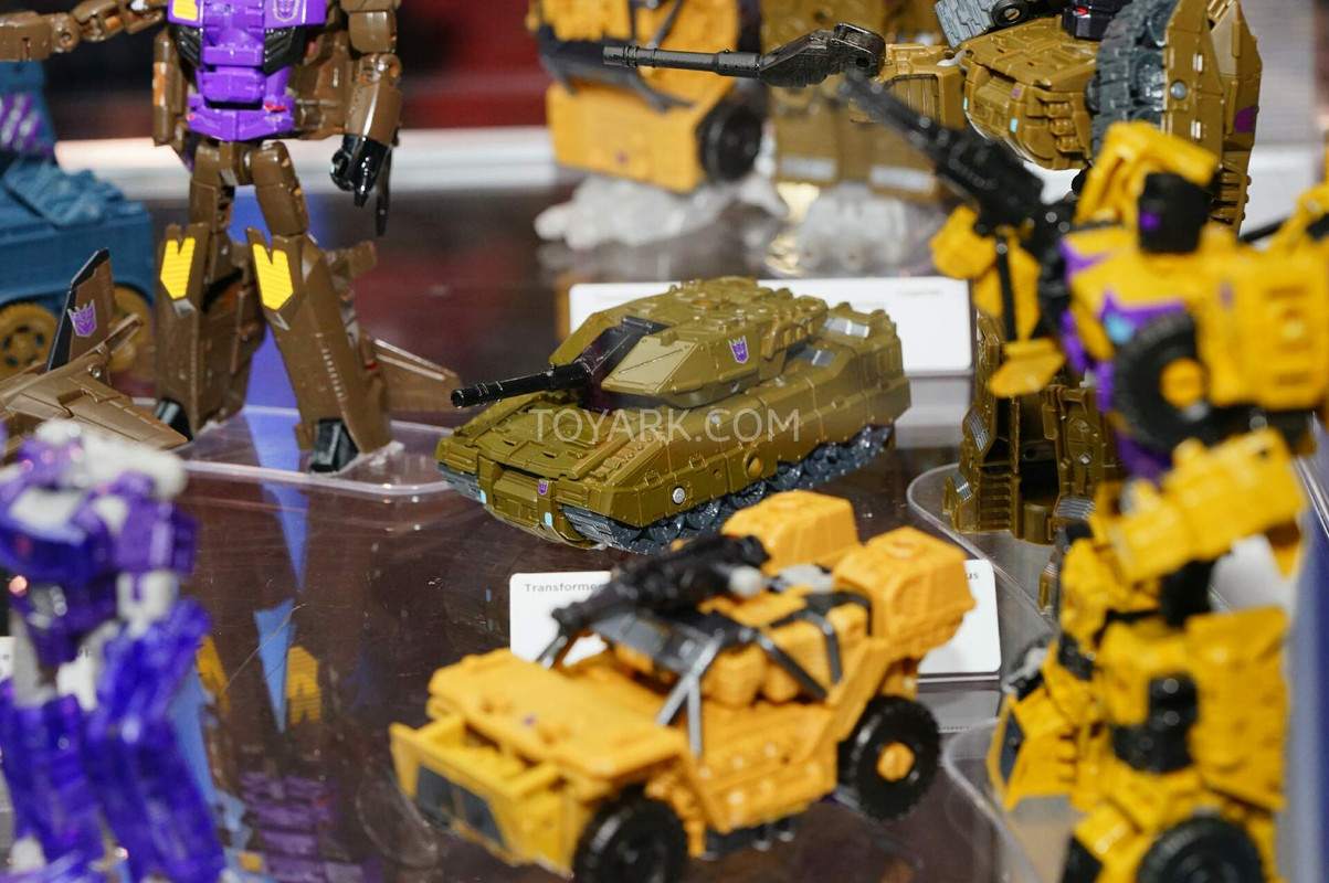 SDCC2015-Hasbro-Transformers-Combiner-Wars-032