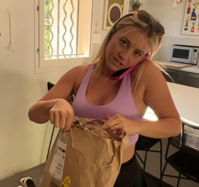 Wife Cheating With Amazon Delivery Man 3