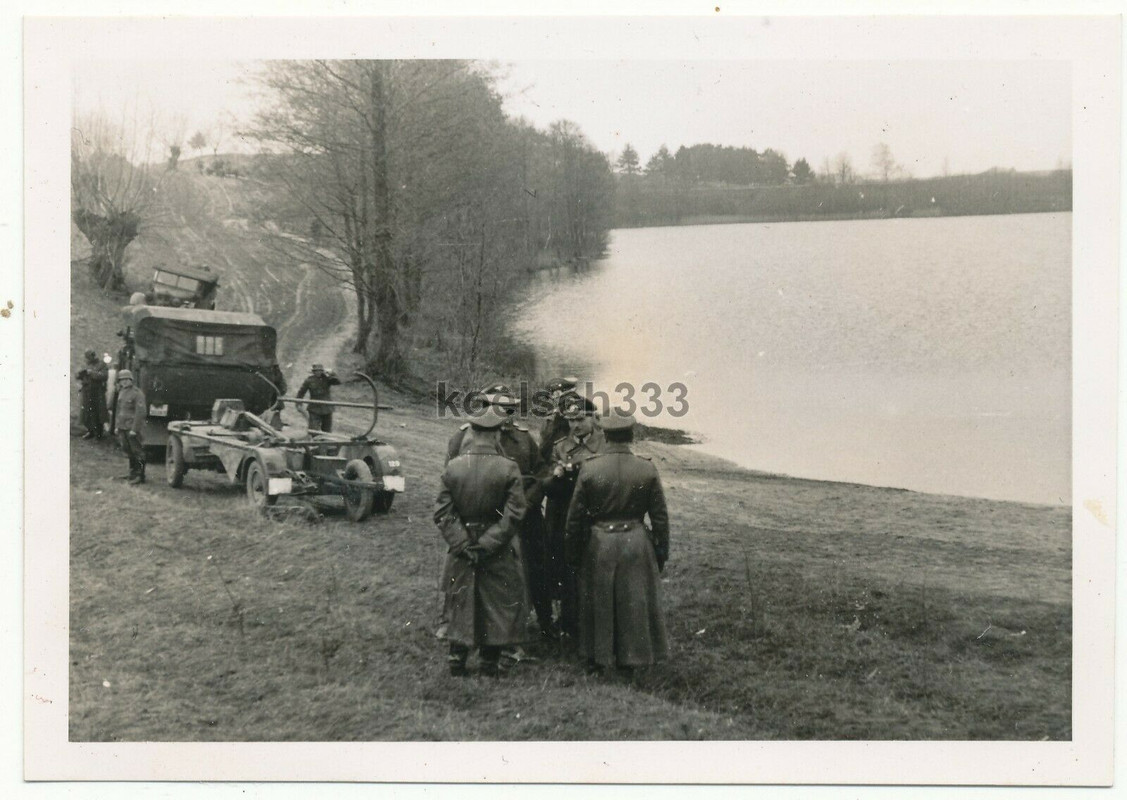 ! Foto Pioniere der Wehrmacht Panzer Halbkette zieht Sturmboot Anhänger