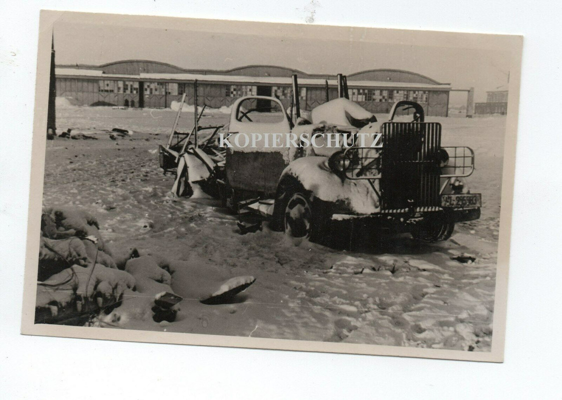 Russland Siwerskaja Bombenangriff Trümmer Zerstörung SDkfz LKw