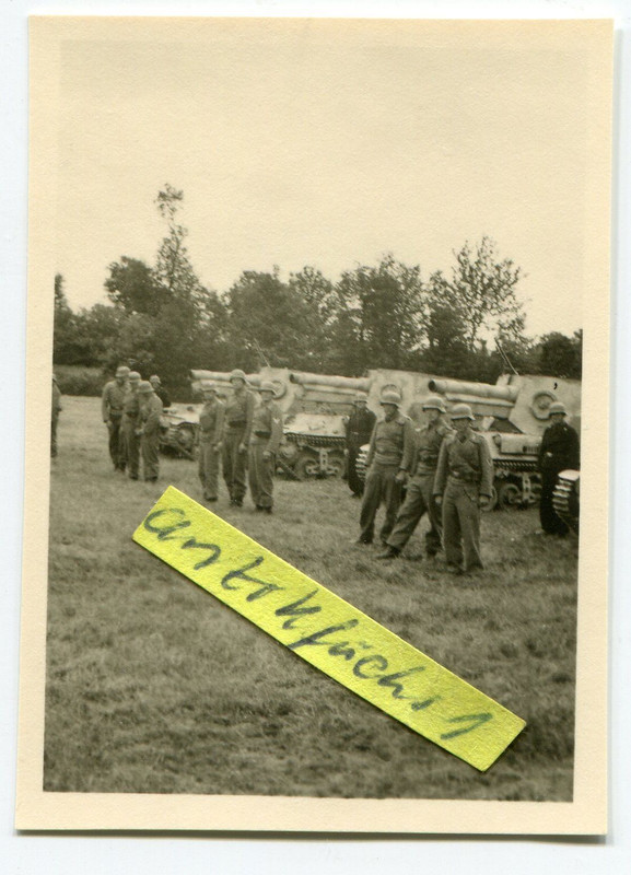 Panzer-SfL 15cm ( Sd.Kfz.135-1) mit Tarnanstrich
