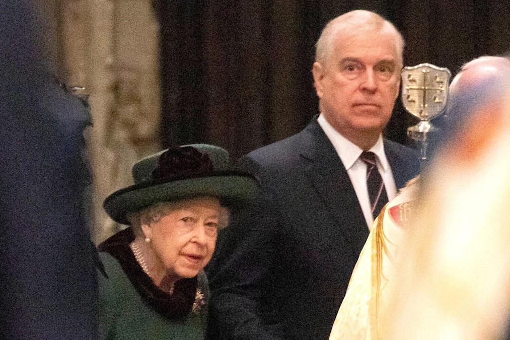 La reina Isabel II aún “tiene fé” en el príncipe Andrés pese a su escándalo sexual