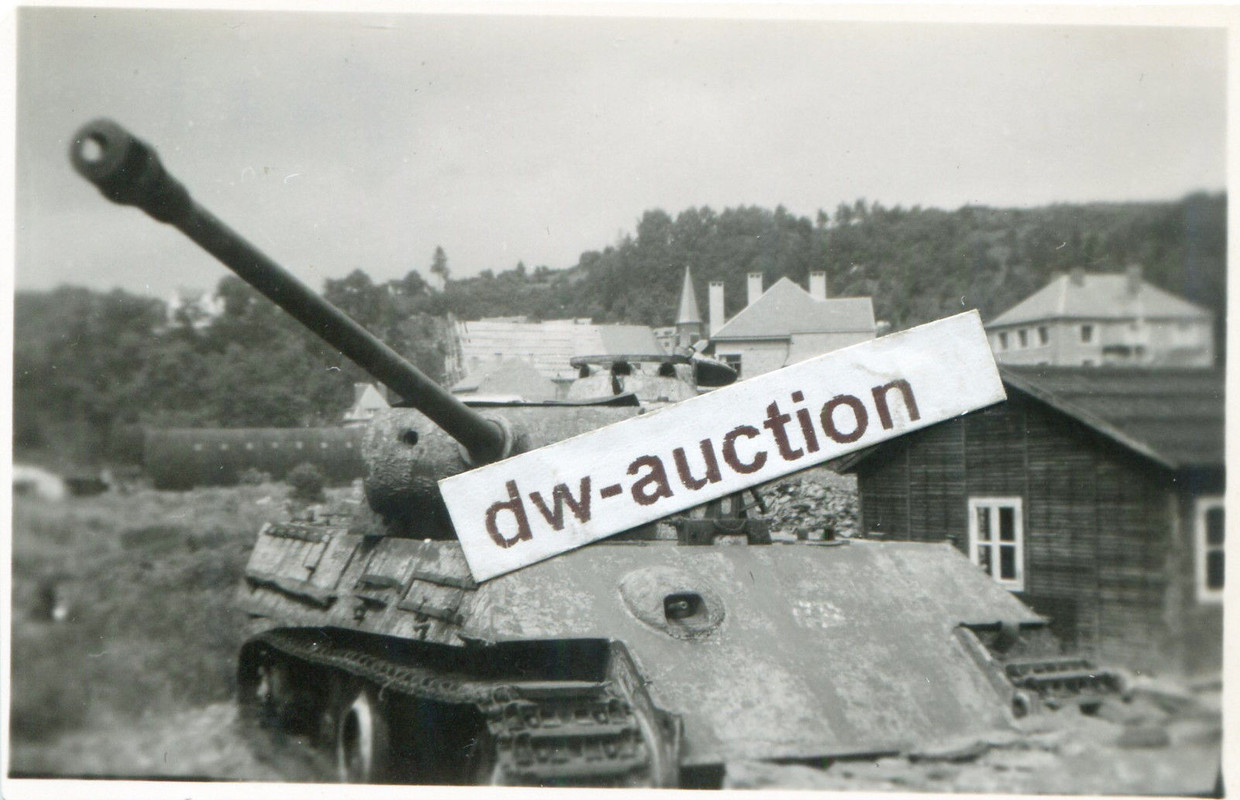 Ardennen Belgien 1944 , Panzer V Panther in Ortschaft (2)