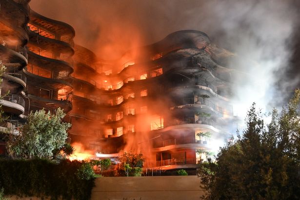 [Imagine: 0-Firefighters-respond-to-fire-in-Izmir-Turkiye-1.jpg]