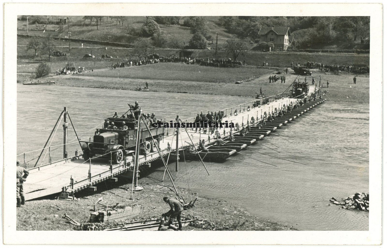 Orig. Foto Pi.Btl.33 Mannheim mit Henschel Lkw auf Brücke EBERBACH Neckar 1940