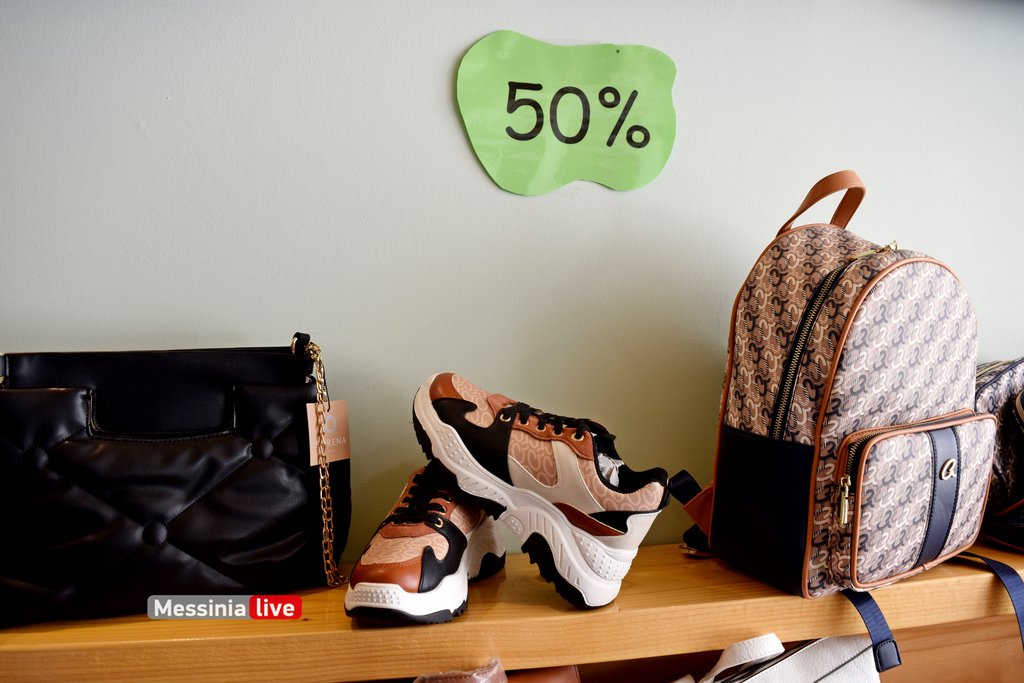 nima.mani.kalamata: Προσφορές σε τσάντες, καπαρντίνες και sneakers - 50%! -  Messinia Live
