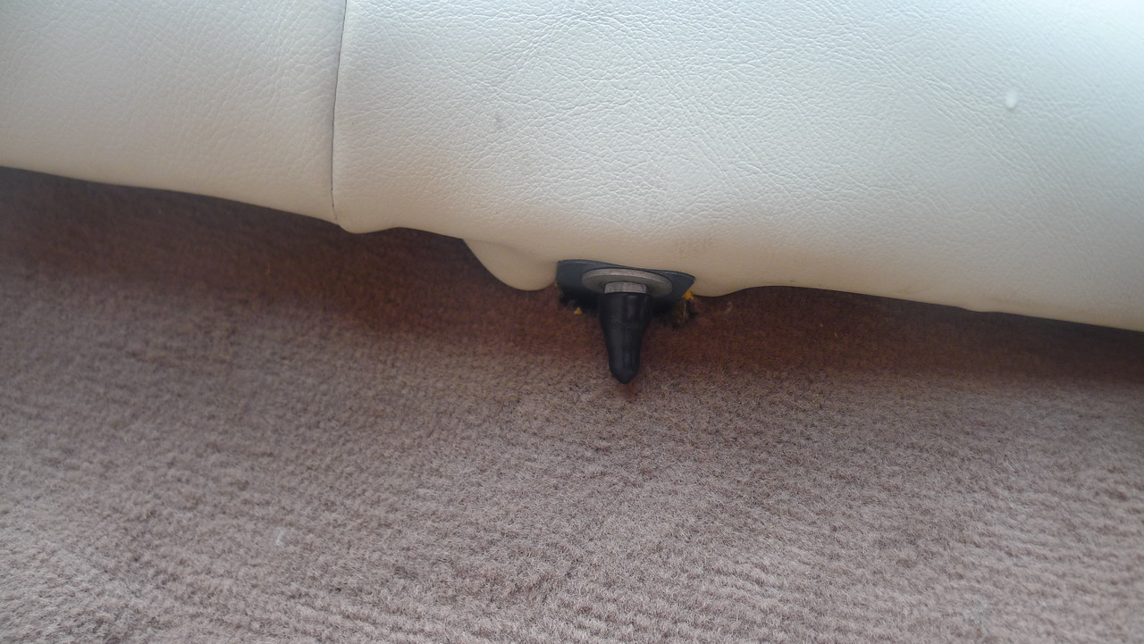 Backseat base holding srews (1)