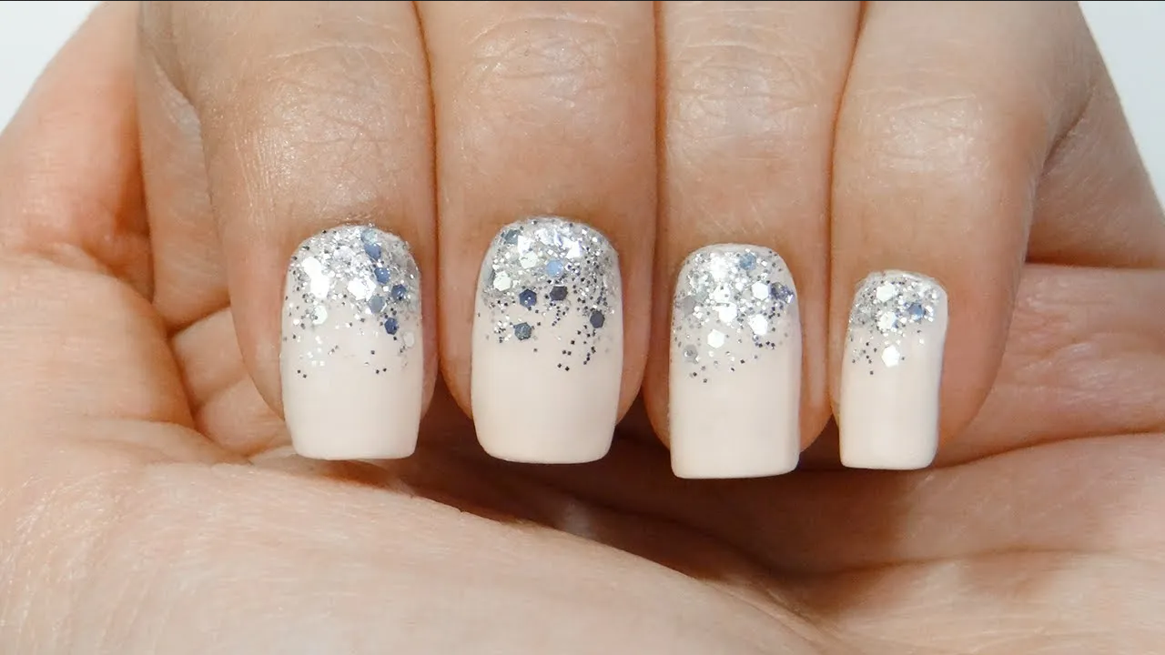 Aplica estos trucos caseros para eliminar el esmalte con diamantina