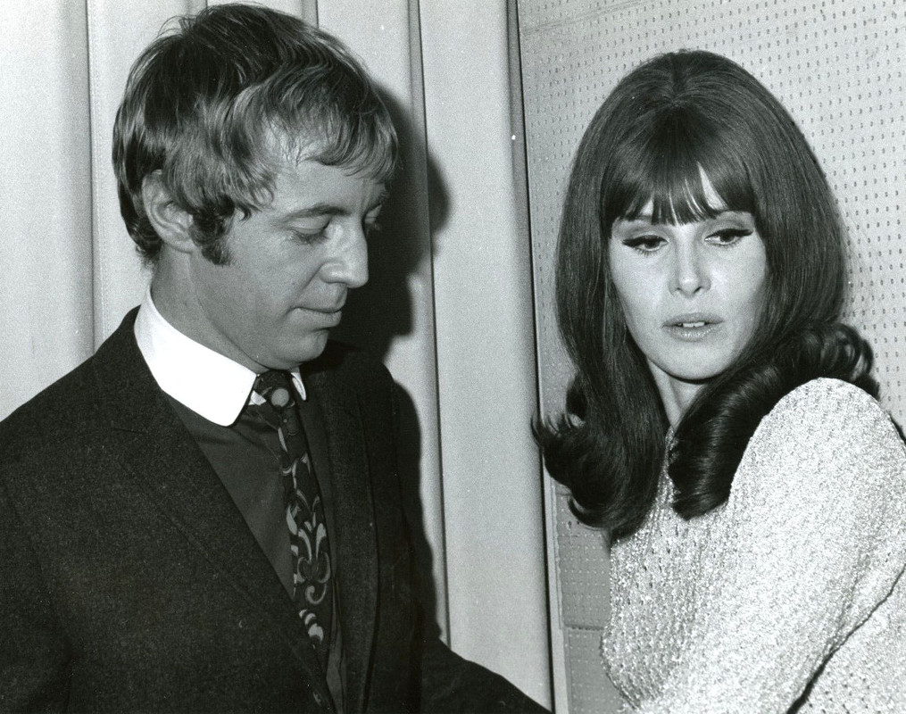stefanie_powers_b29