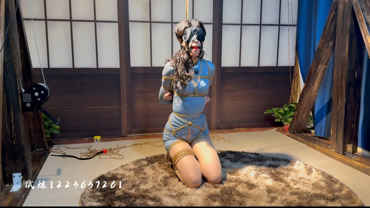 试炼原创 腿精小缘首绑蓝色旗袍.mp4_20250426_185357.942