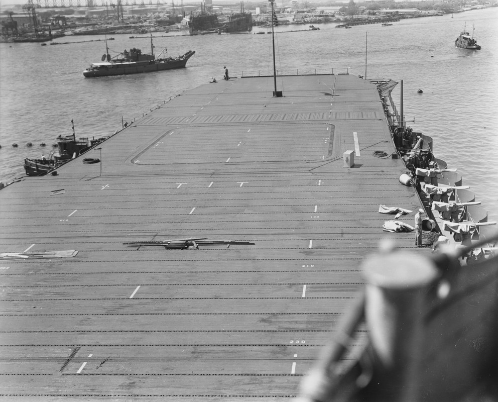 USS_Enterprise_(CV-6)__1942