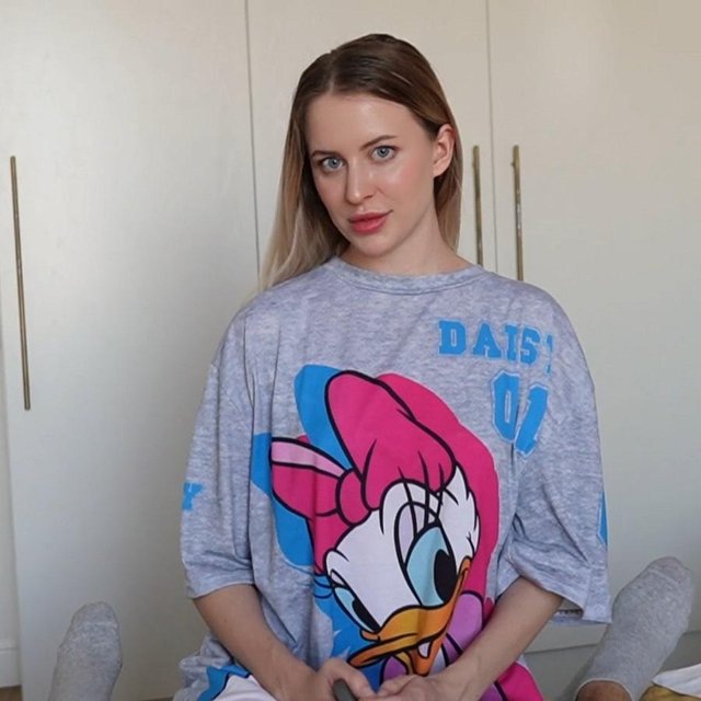 A Young Stepmom Caught Her Stepson Jerking Off 2