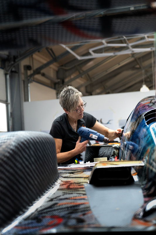 P90550675_highRes_bmw-art-car-20-by-ju