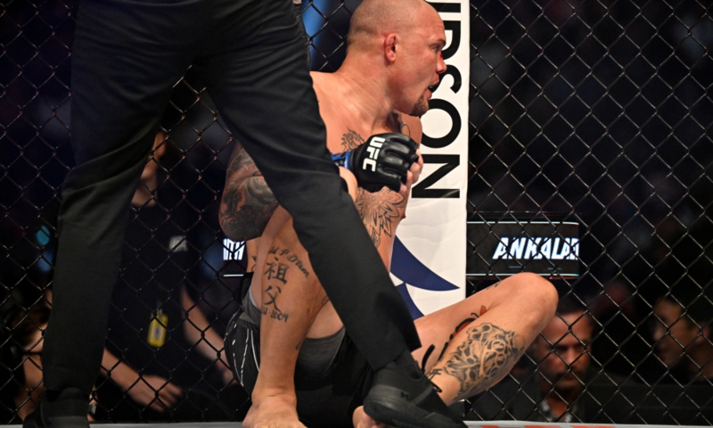 Антъни Смит е със счупен глезен след UFC 277