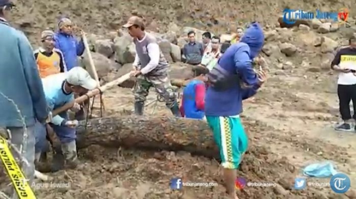 Proses pengembangan dan pengelolaan kawasan Lereng Gunung Lawu di Kelurahan Blumbang Kecamatan Tawangmangu Karanganyar dihentikan lantaran merusak alam.