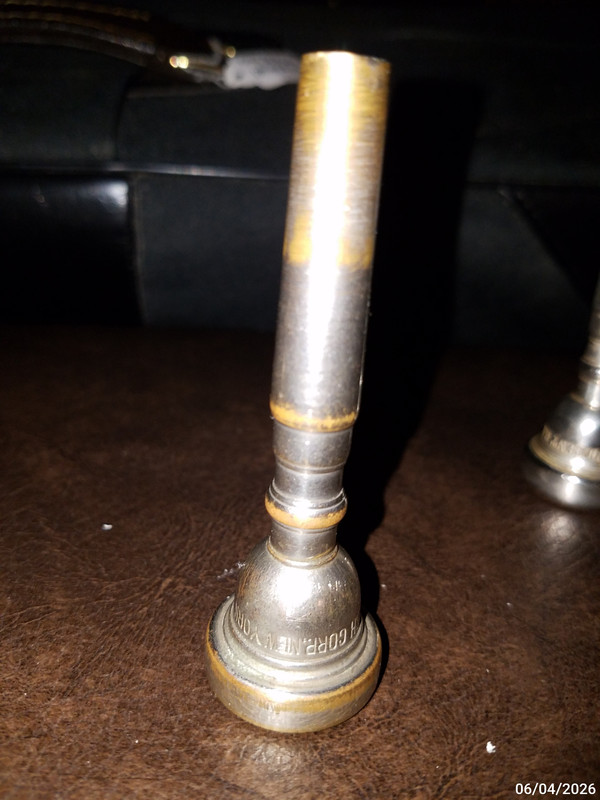 ITEM 3 Bach New York trumpet 10 5C (2)
