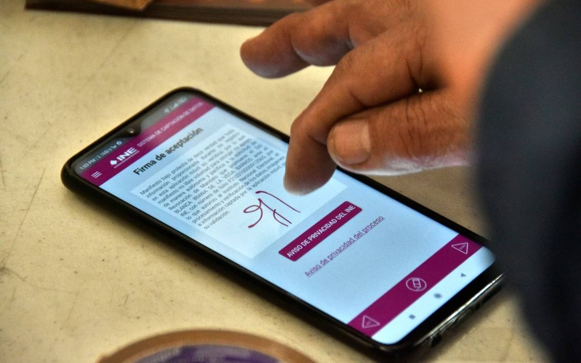 INE halla fraude en registros para la revocación de mandato