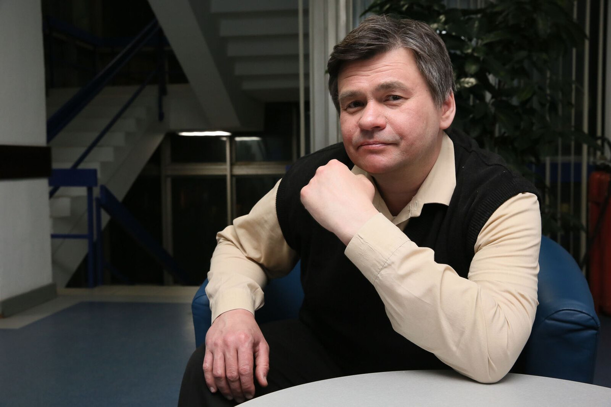 4_Рука у подбородка