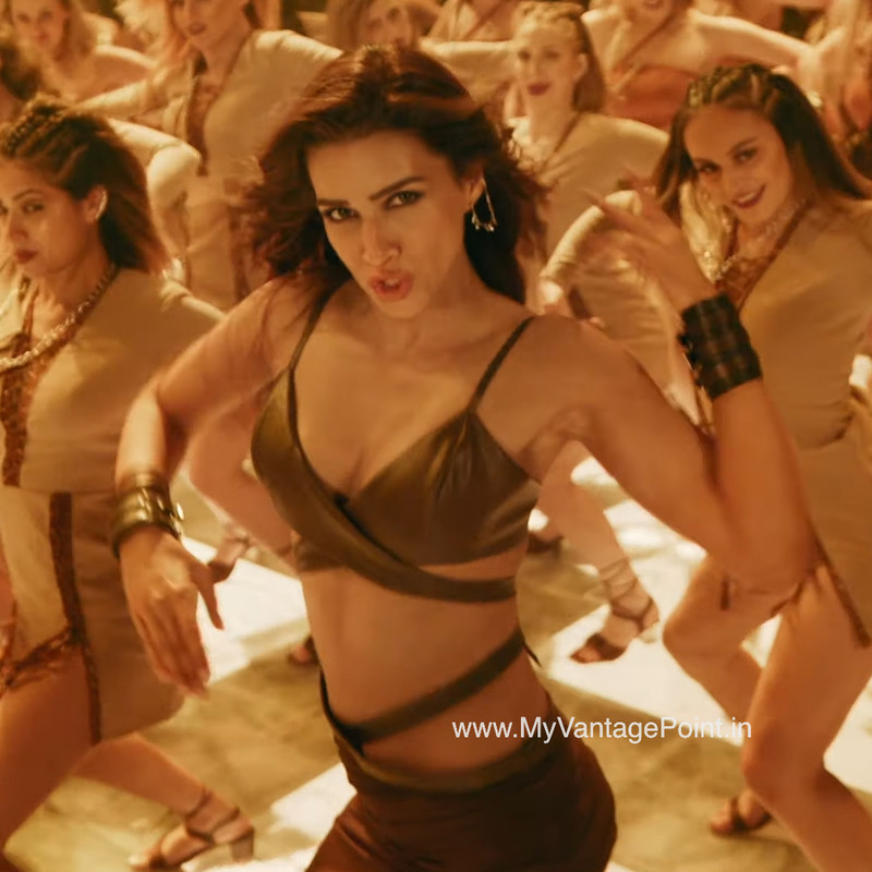 hd-wallpaper-of-kriti-sanon-in-ganapath
