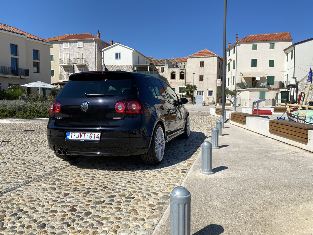 984DC32C-BBD3-4493-A0D6-A140CC585B5A