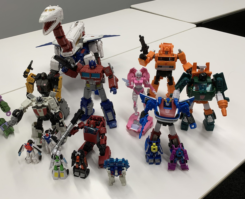 Transformers-Earthrise-Group-shot-02