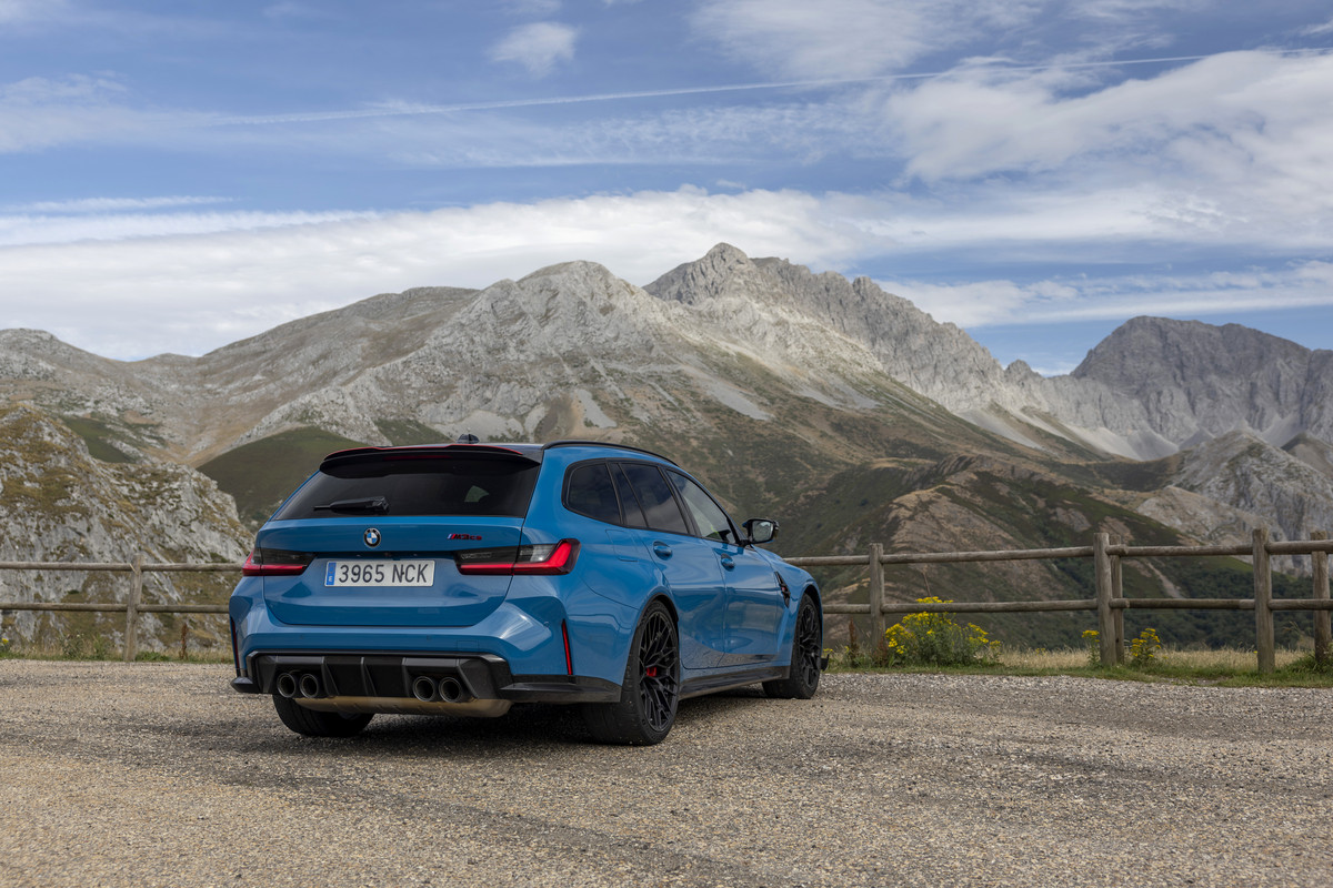 P90612640_highRes_bmw-m3-cs-touring (1)