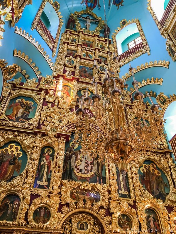 https://i.postimg.cc/VLy03S7q/trinity-church-troitse-lykovo-moscow-russia-17.jpg