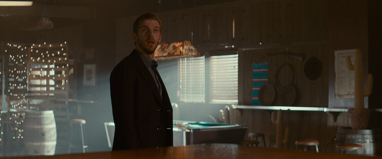 Colossal 2016 (1080p x265 10bit Tigole).mkv_snap