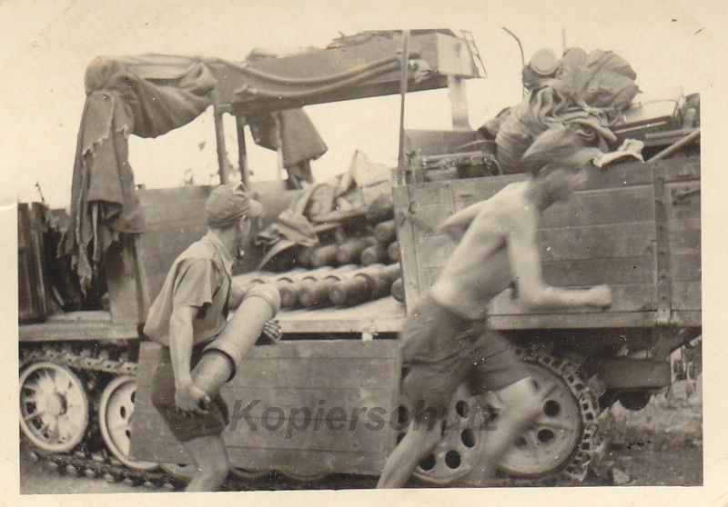 Zugmaschine Granaten für Nebelwerfer 41 Nettuno 
