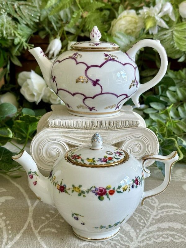 teapots-victoria-albert.jpg