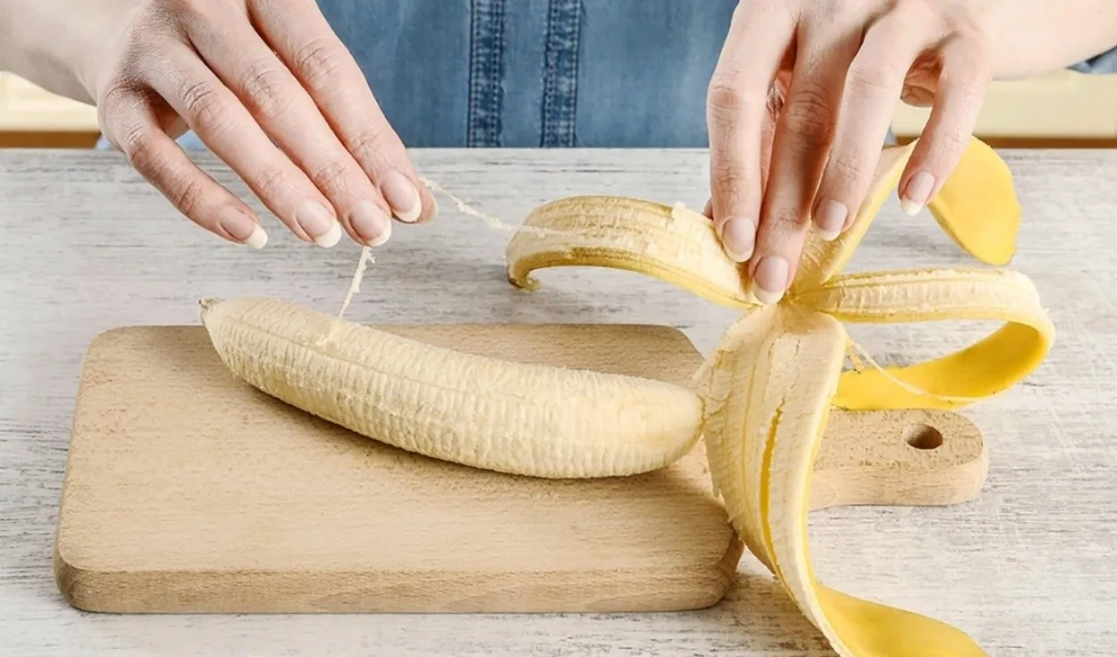 ¿Qué pasa si comes las hebras blancas de los plátanos?, ¿es peligroso?