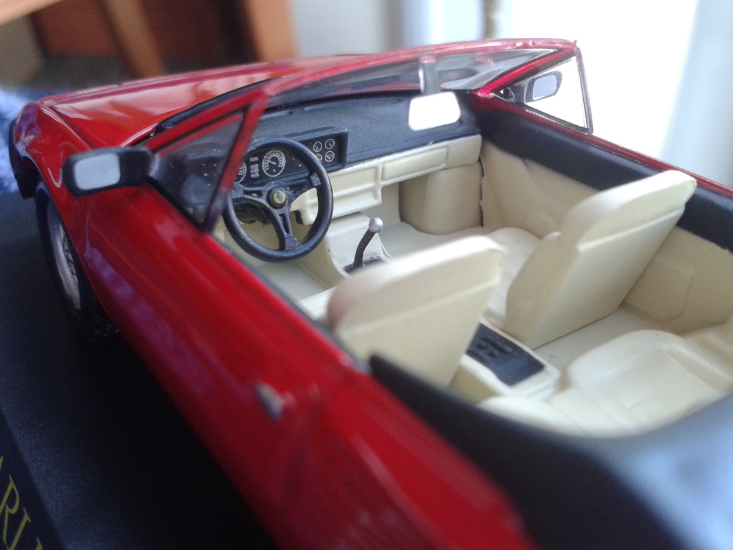 1983 Ferrari Mondial Quattrovalvole Cabrio (Ixo - nº 47 Ferrari RBA) (14)