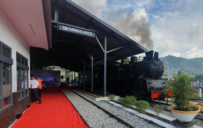Mak Itam merupakan Lokomotif Uap bergerigi seri E1060 buatan Jerman tahun 1965.