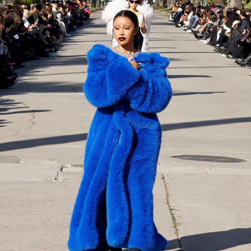 Cardi B تلفت الأنظار بإطلالة مثيرة  Iamcardib-1719342332087