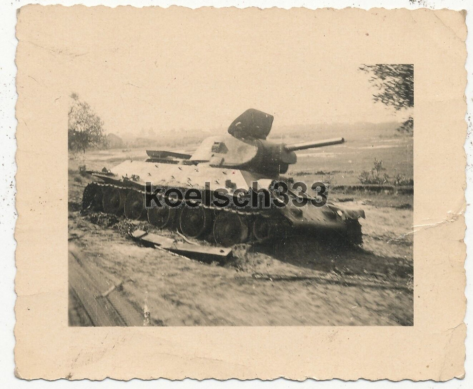 Fotos Ostfront Russland Sturmgeschütz Panzer T-34 Flugzeug LKW Krad Gräber2