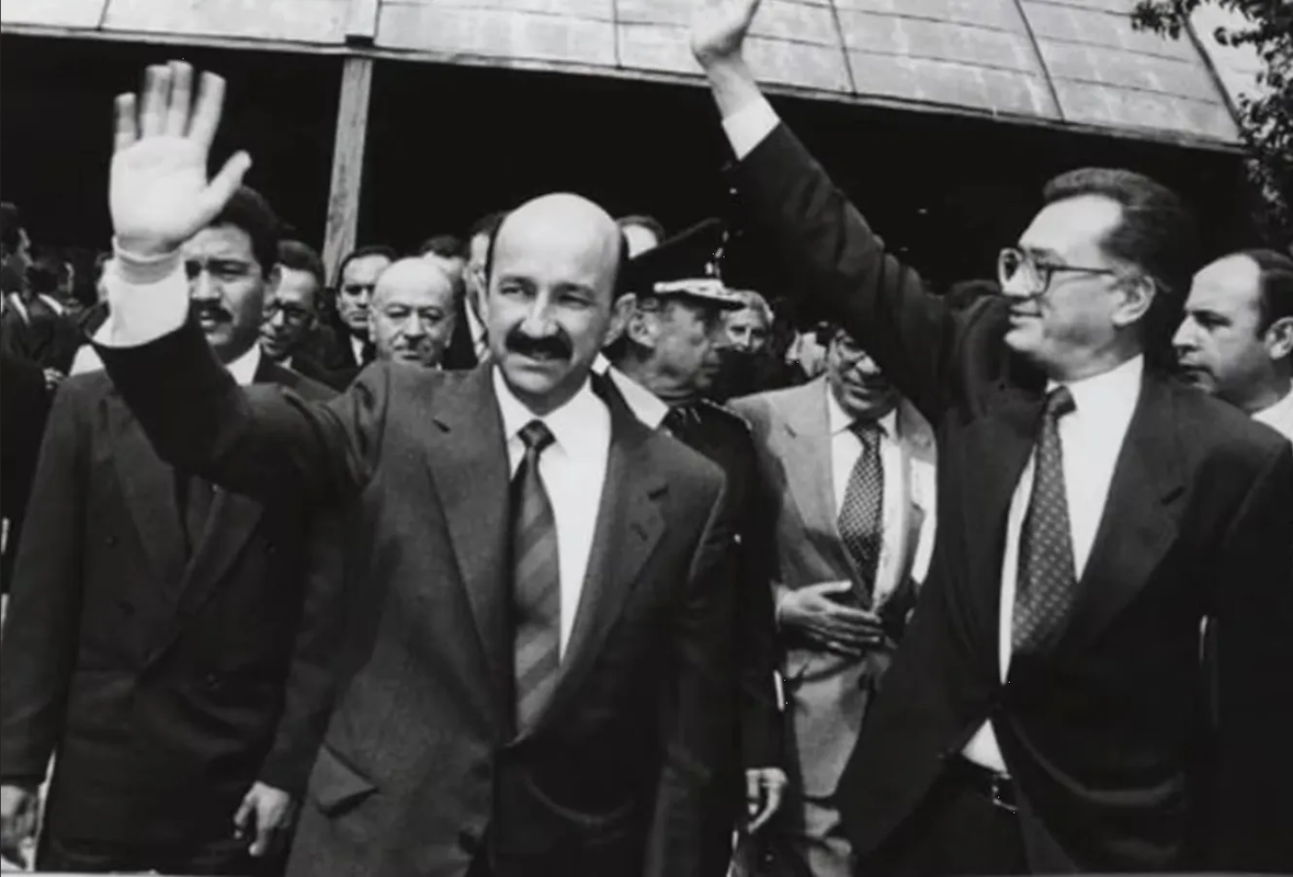 Desaparecen expedientes del CISEN sobre AMLO, Salinas, Bartlett…