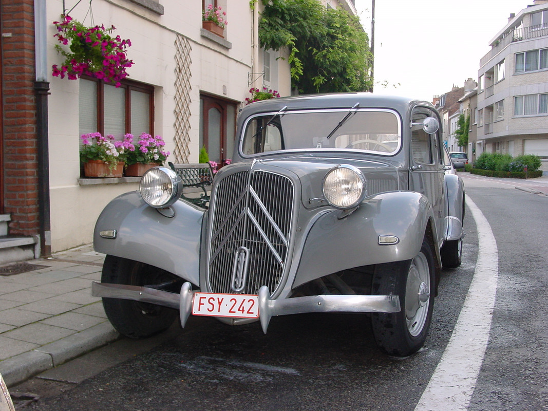 Calandre trou ovale long (ex 11B Forest 1950 de Gégé)