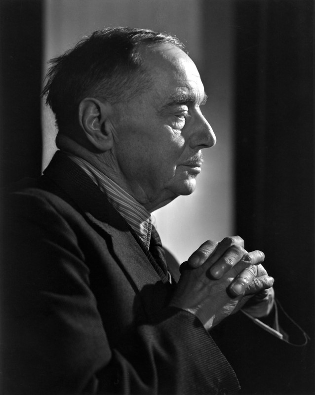 Yousuf-Karsh-HG-Wells-1943-1562x1960